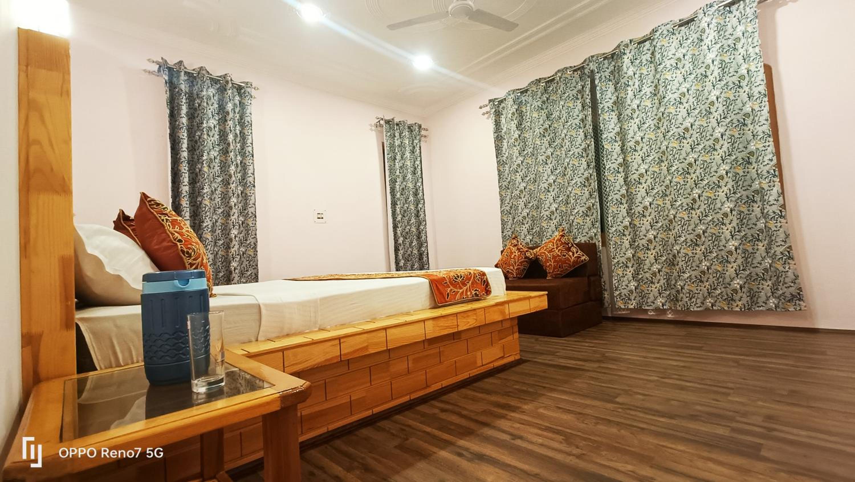 Moonshine Homestay Kashmir view 3