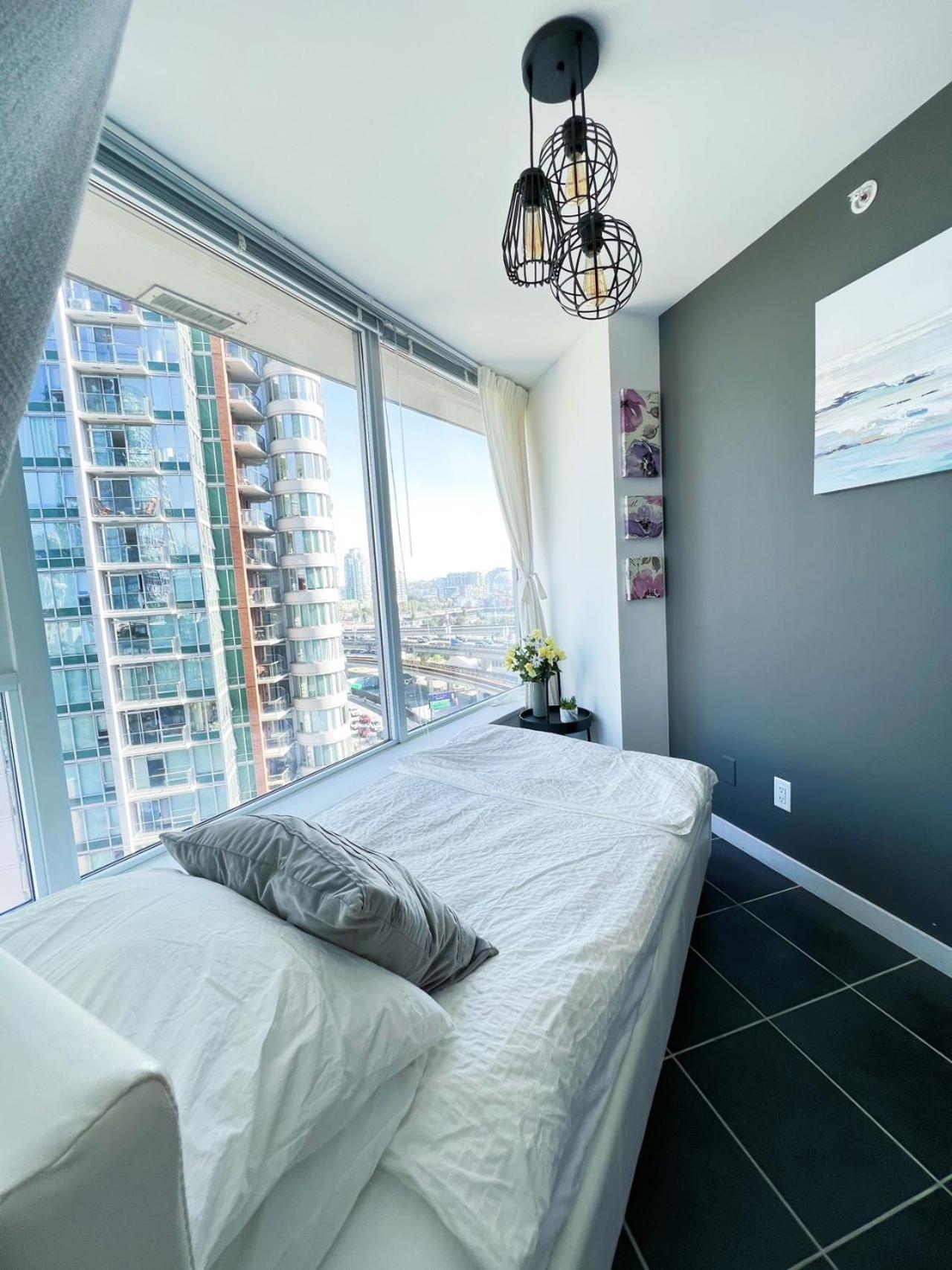 Downtown 4bd 2ba View Skytrain 2 Free Parking