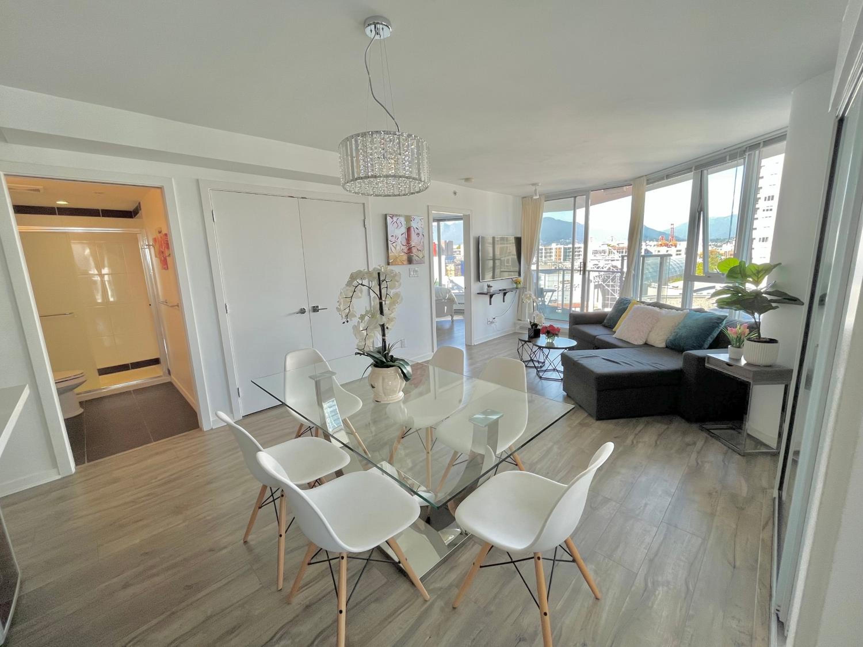 Downtown 4bd 2ba View Skytrain 2 Free Parking