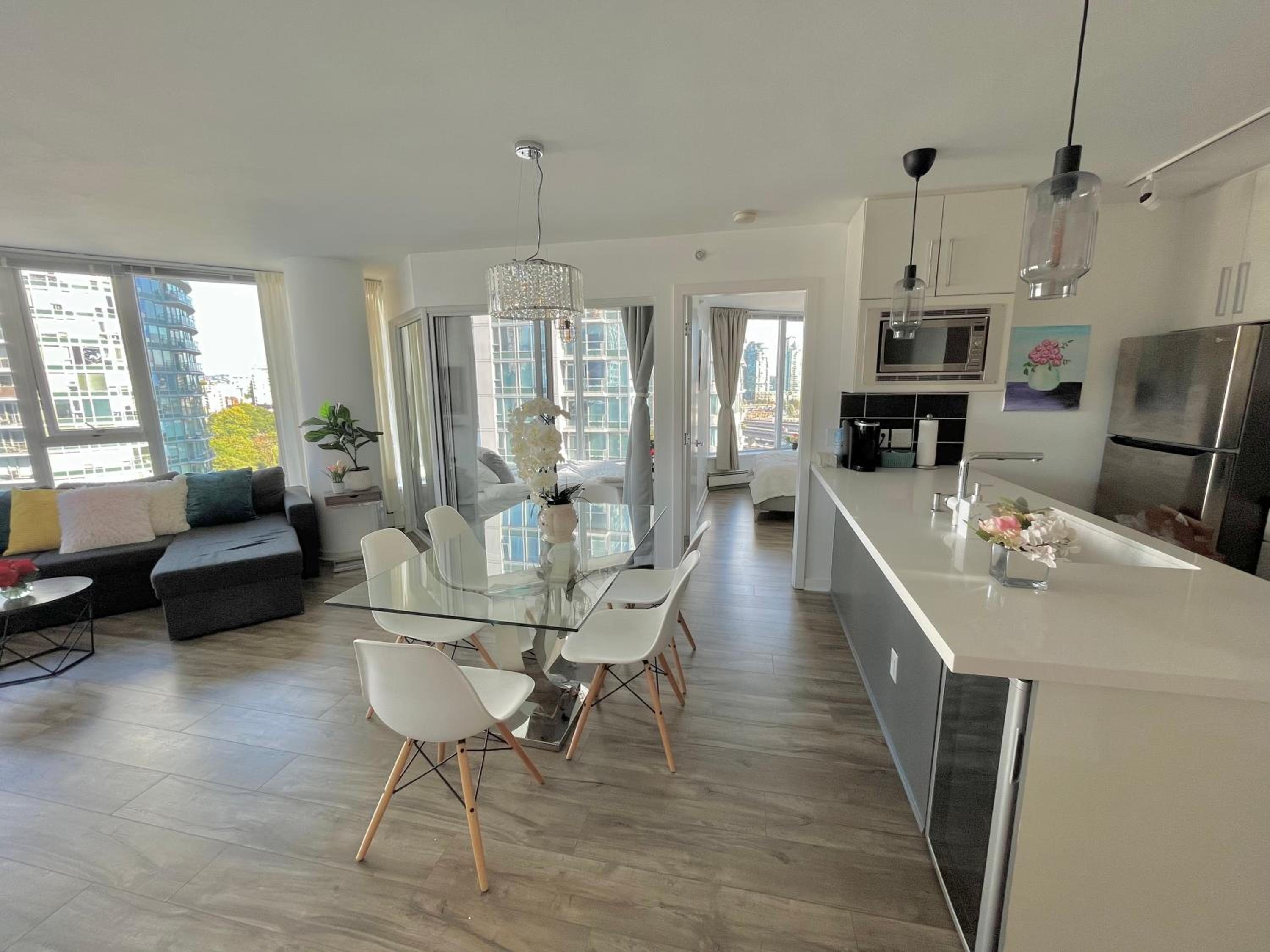Downtown 4bd 2ba View Skytrain 2 Free Parking