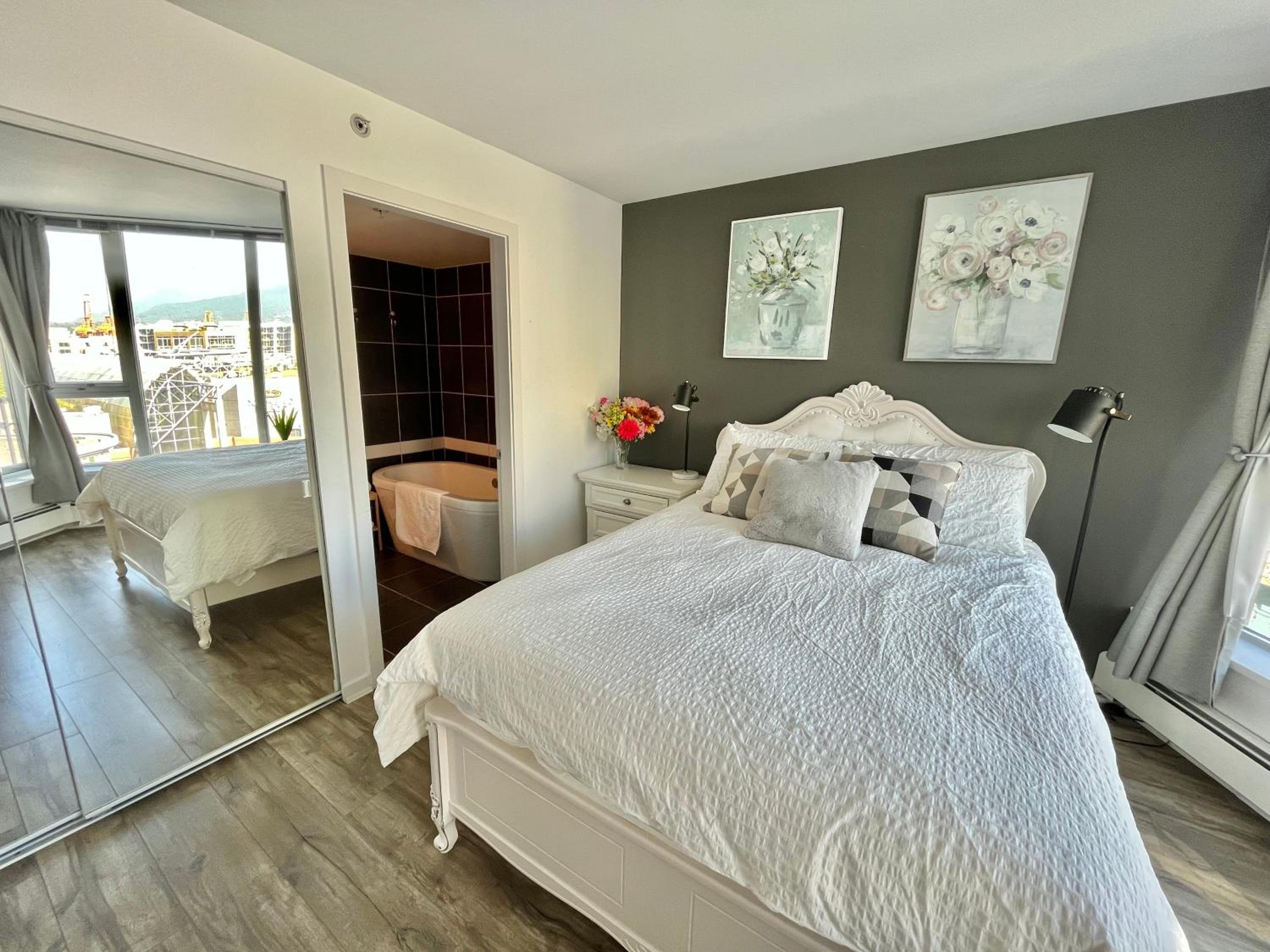 Downtown 4bd 2ba View Skytrain 2 Free Parking