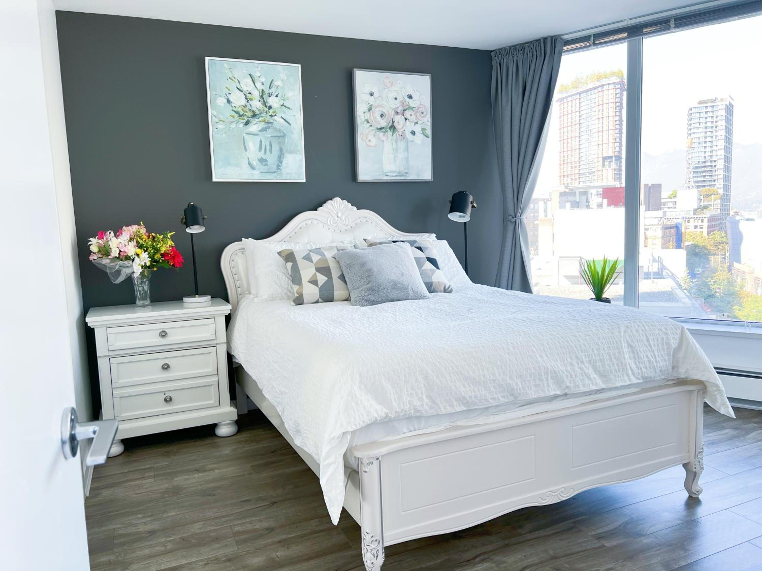 Hotel Downtown 3bd/2ba +view+skytrain+2 Free Parking