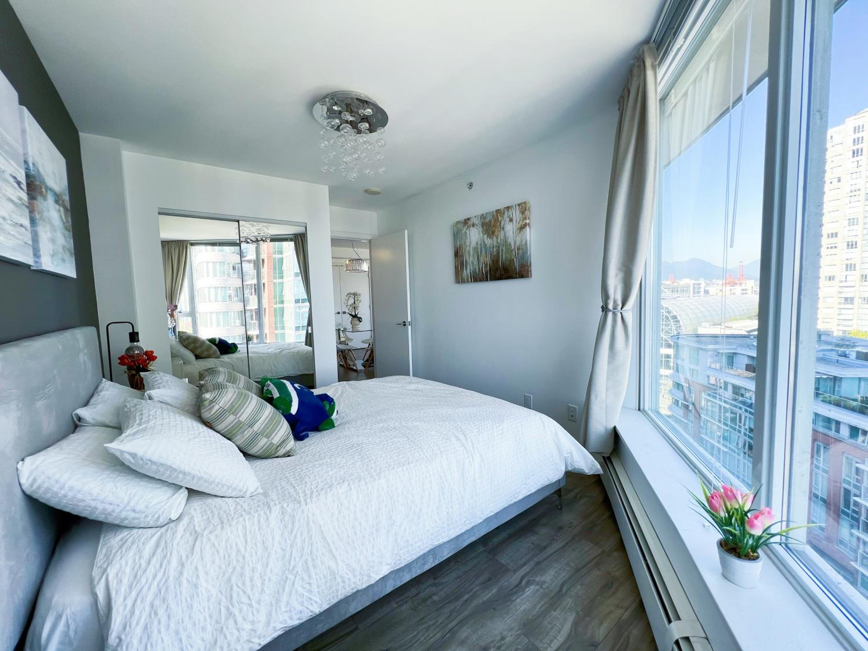 Downtown 4bd 2ba View Skytrain 2 Free Parking