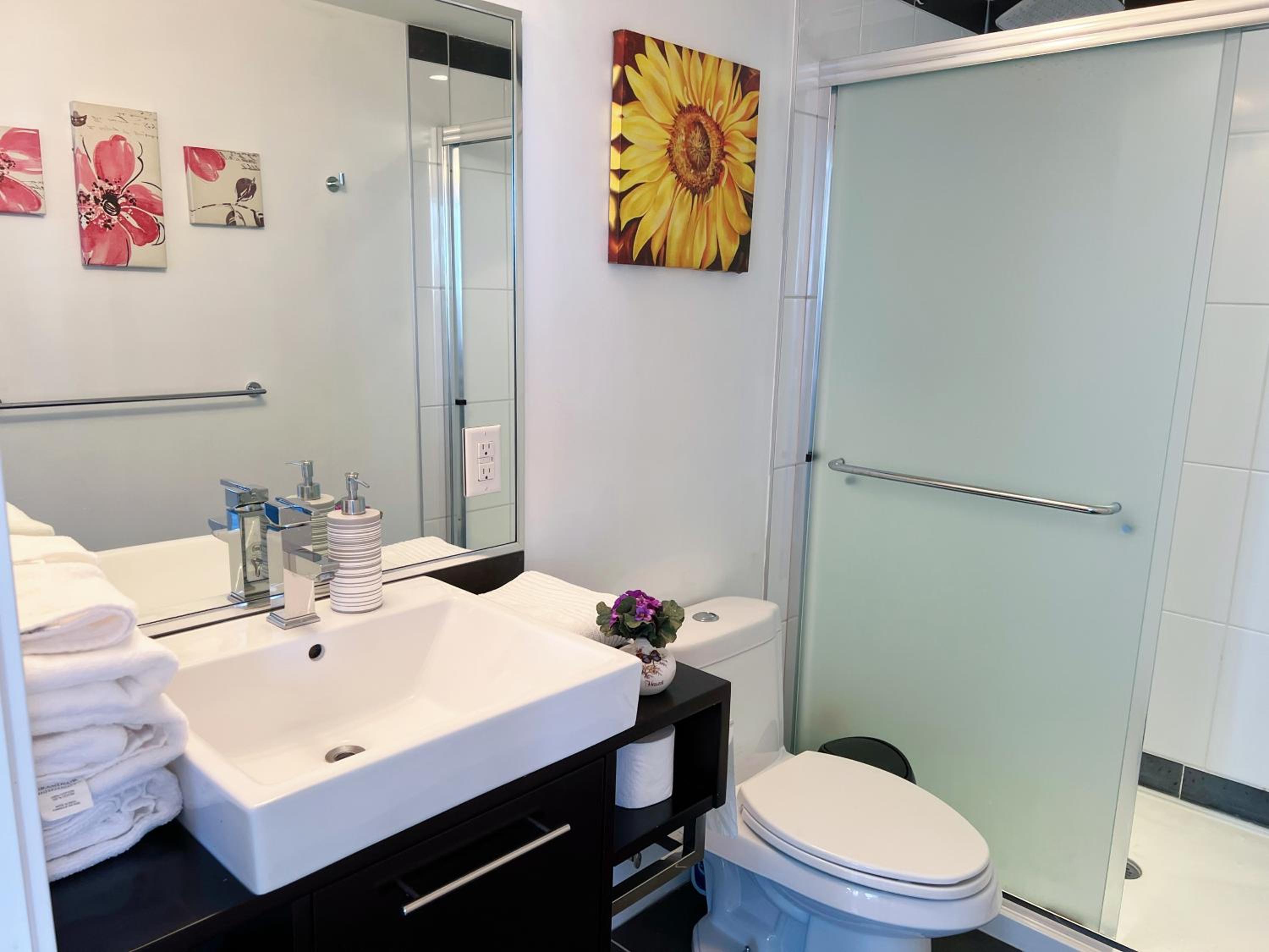 Downtown 4bd 2ba View Skytrain 2 Free Parking