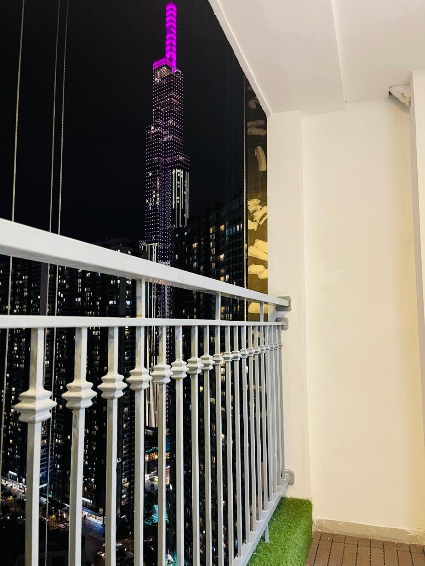 2BR Luxury SaiGon river view Landmark 81 CP Apartment