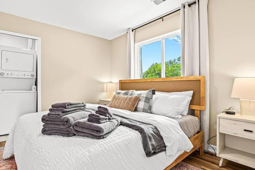 1st Floor 1BR Flat, King Bed, End Unit view 2