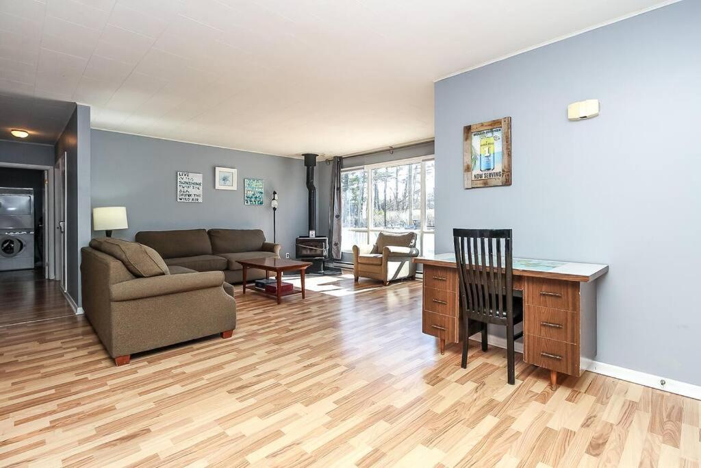 The Beach 2 Cottage - Wasaga Beach ON