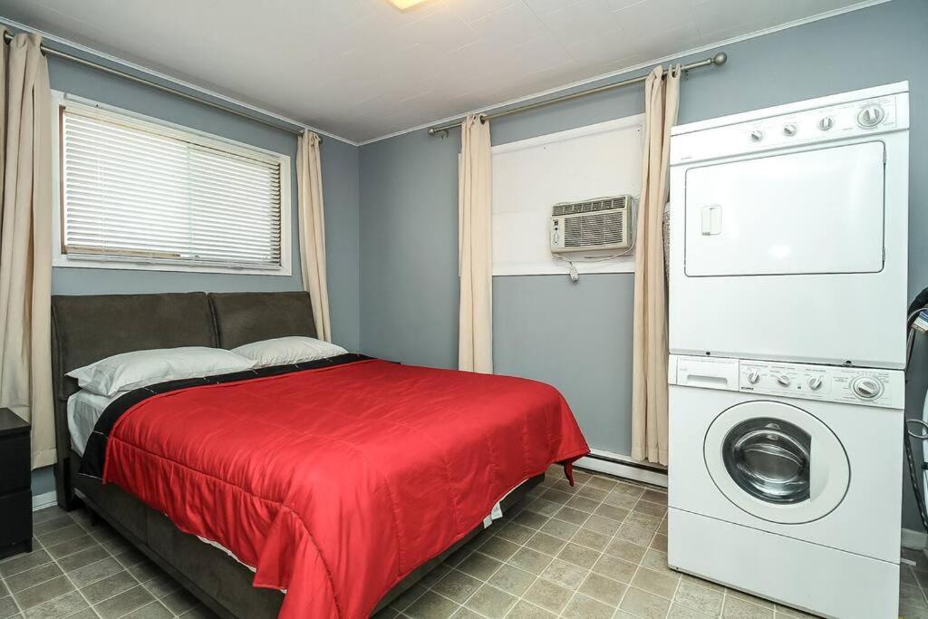 The Beach 2 Cottage - Wasaga Beach ON