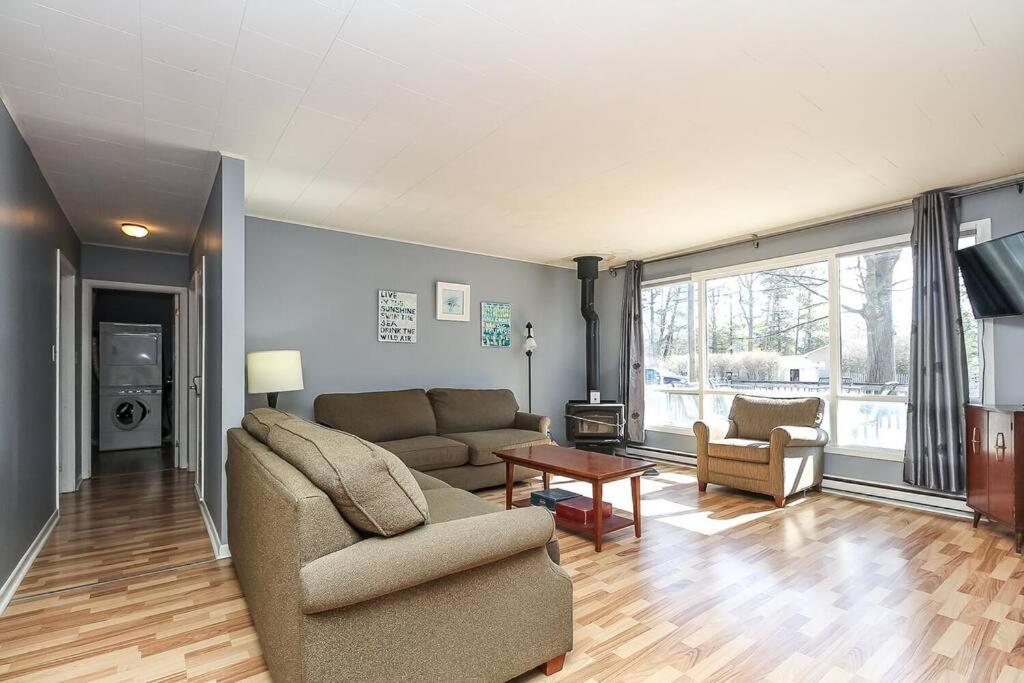 The Beach 2 Cottage - Wasaga Beach ON