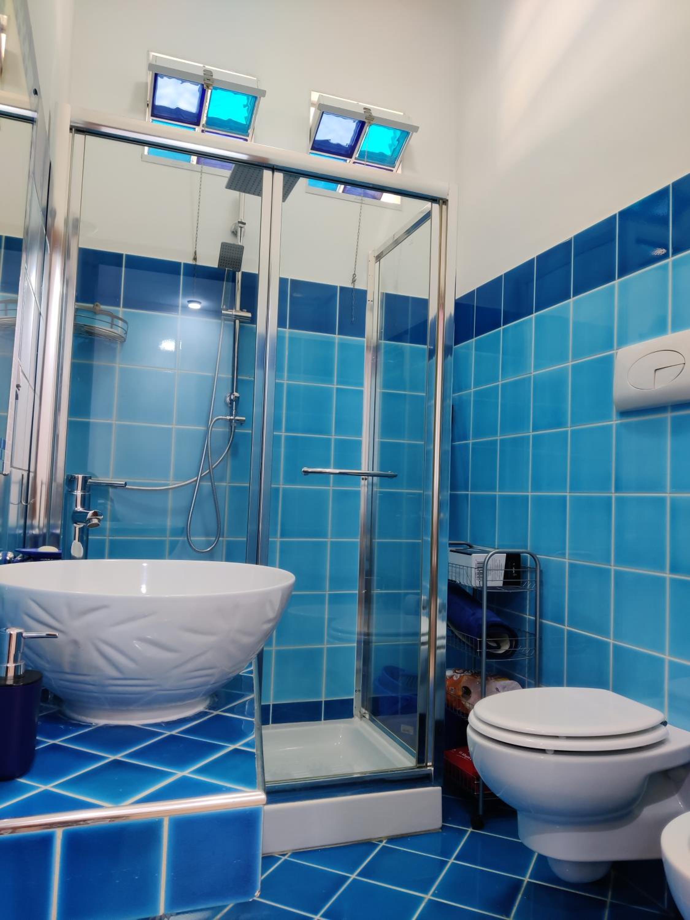 Simone Cupolas View en Palermo — bathroom