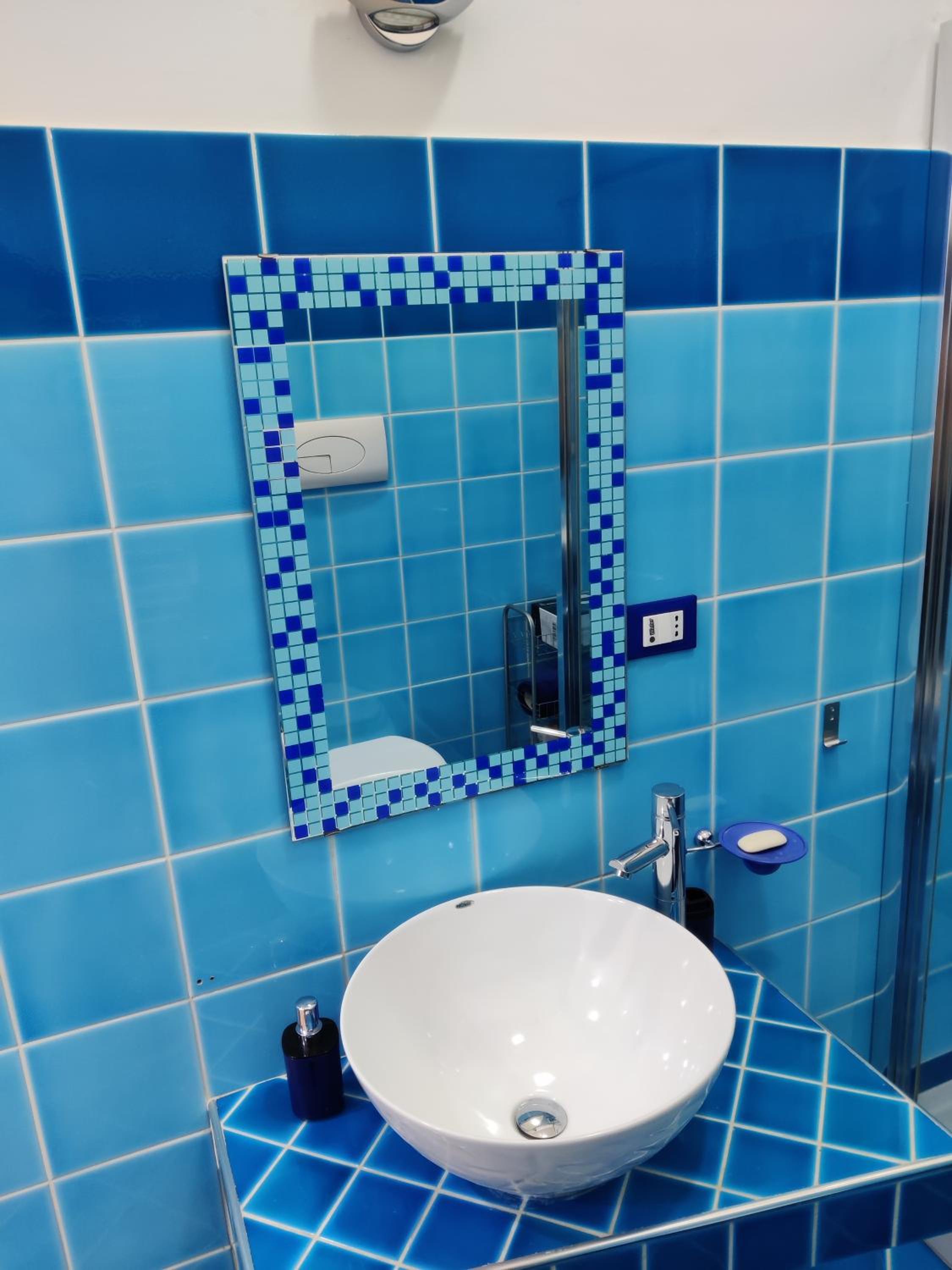 Simone Cupolas View en Palermo — bathroom
