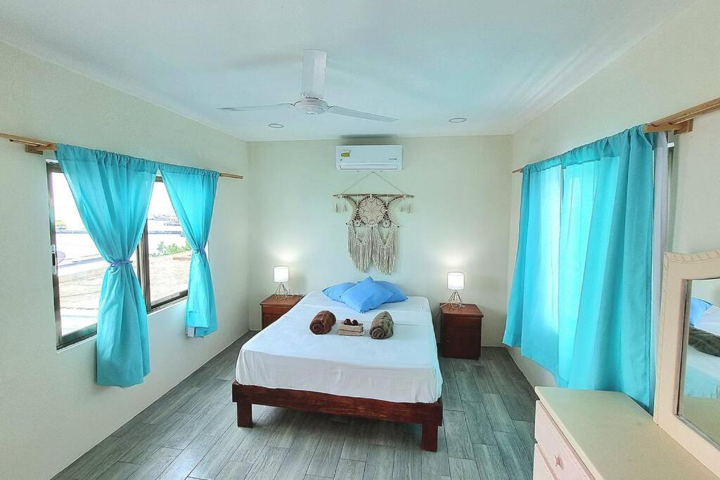Villa on The Beach Seaside Sunrise Haven 7 bedroom