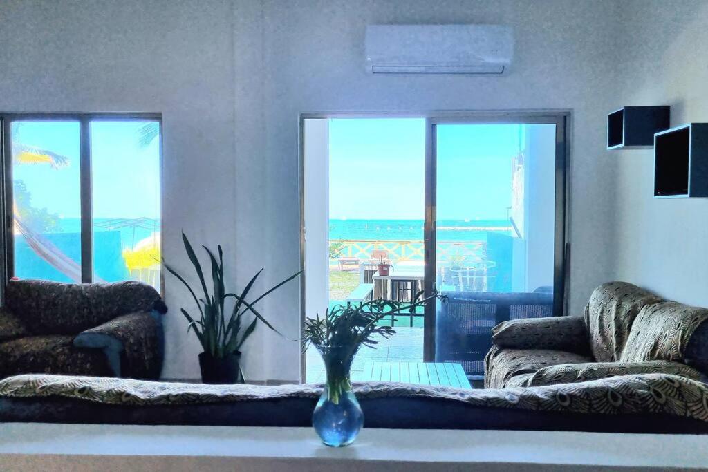 Villa on The Beach Seaside Sunrise Haven 7 bedroom
