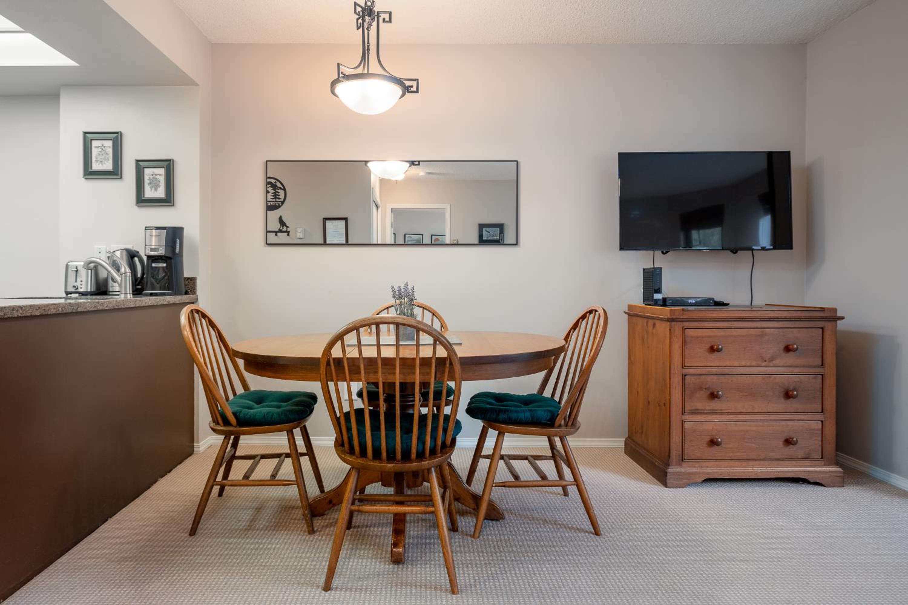 1BR in Marquise, Close to Ski Hill, Pool, Sauna, Hot Tub, Fitness Suite, Fireplace