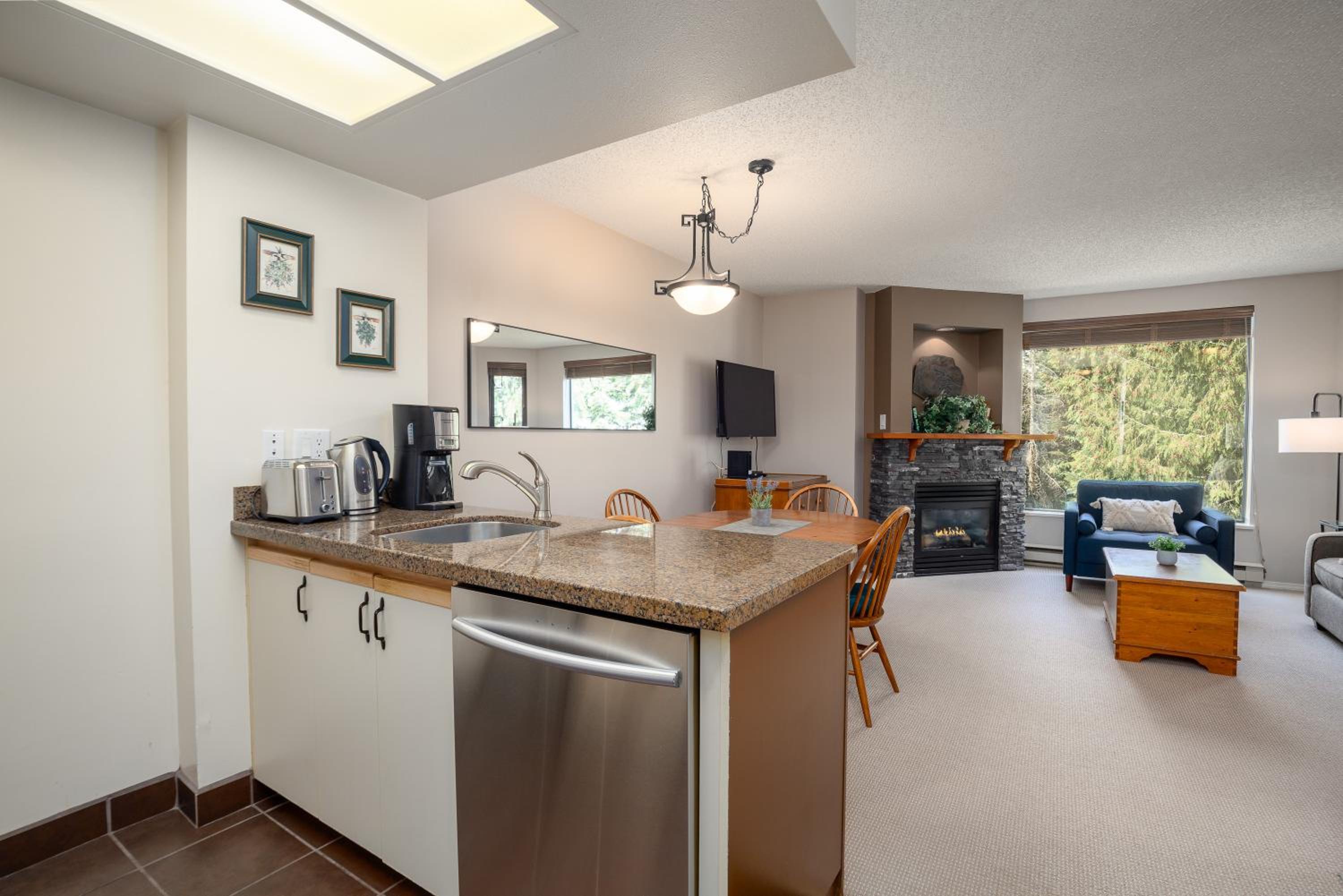 1BR in Marquise, Close to Ski Hill, Pool, Sauna, Hot Tub, Fitness Suite, Fireplace