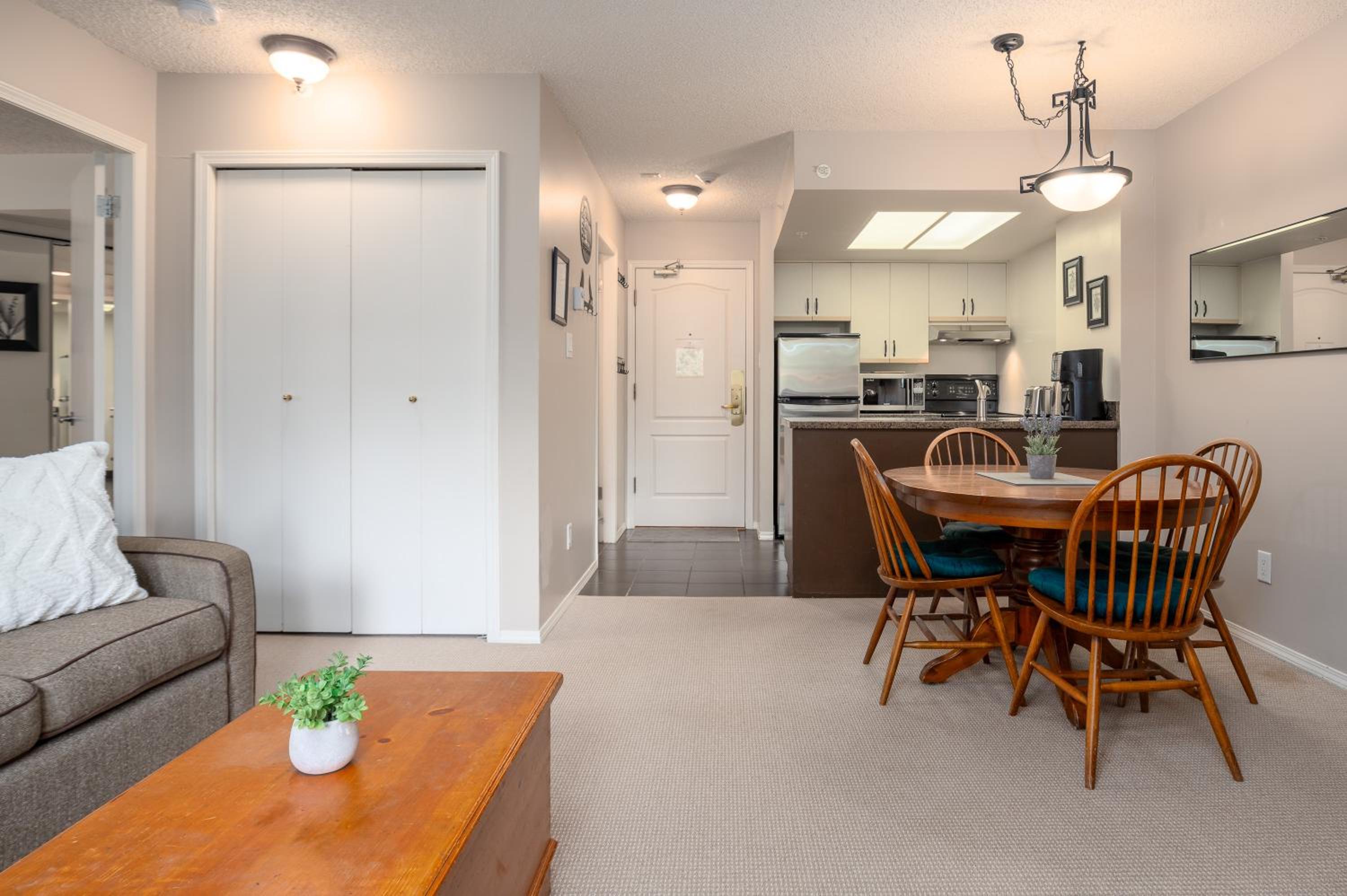 1BR in Marquise, Close to Ski Hill, Pool, Sauna, Hot Tub, Fitness Suite, Fireplace
