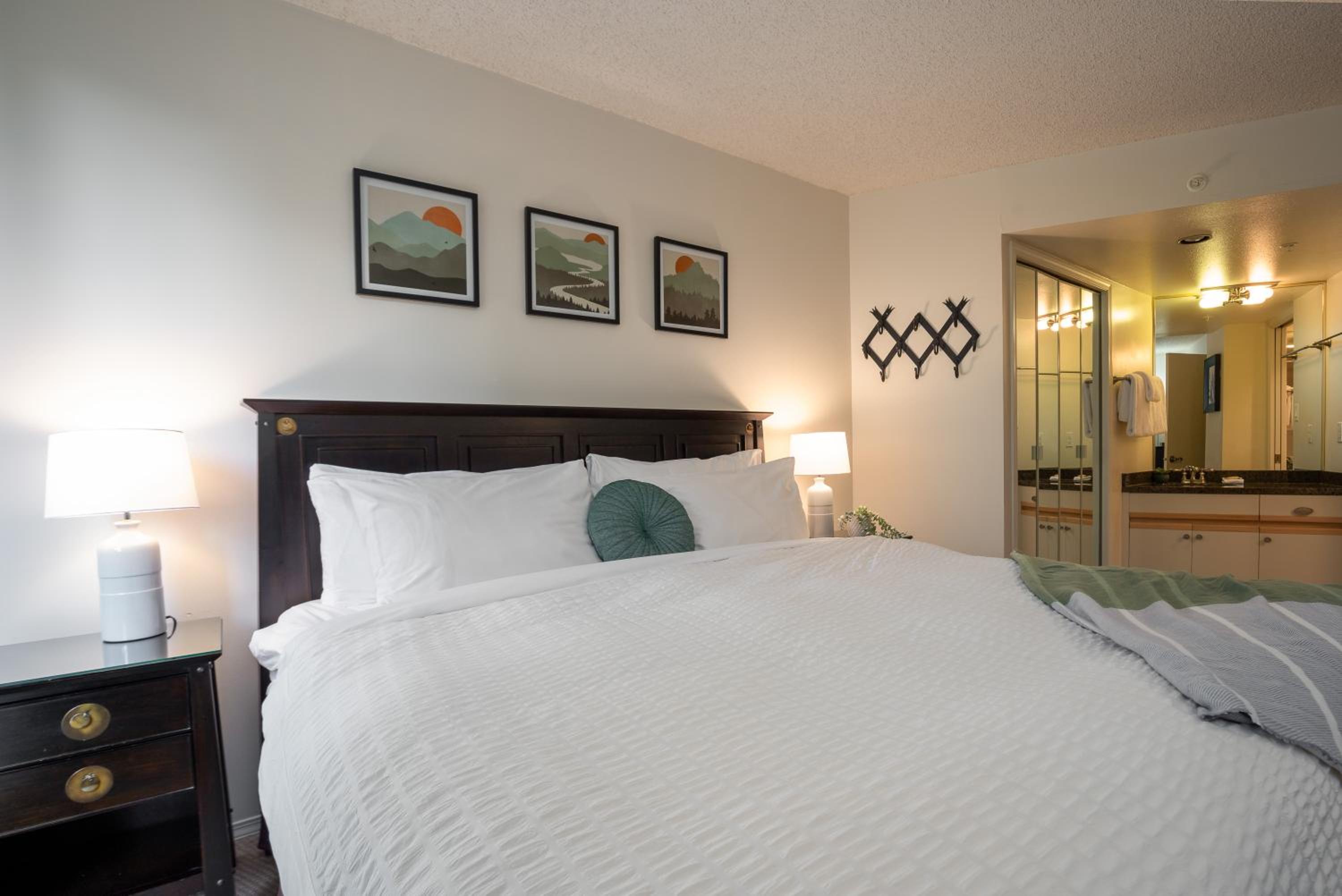 1BR in Marquise, Close to Ski Hill, Pool, Sauna, Hot Tub, Fitness Suite, Fireplace