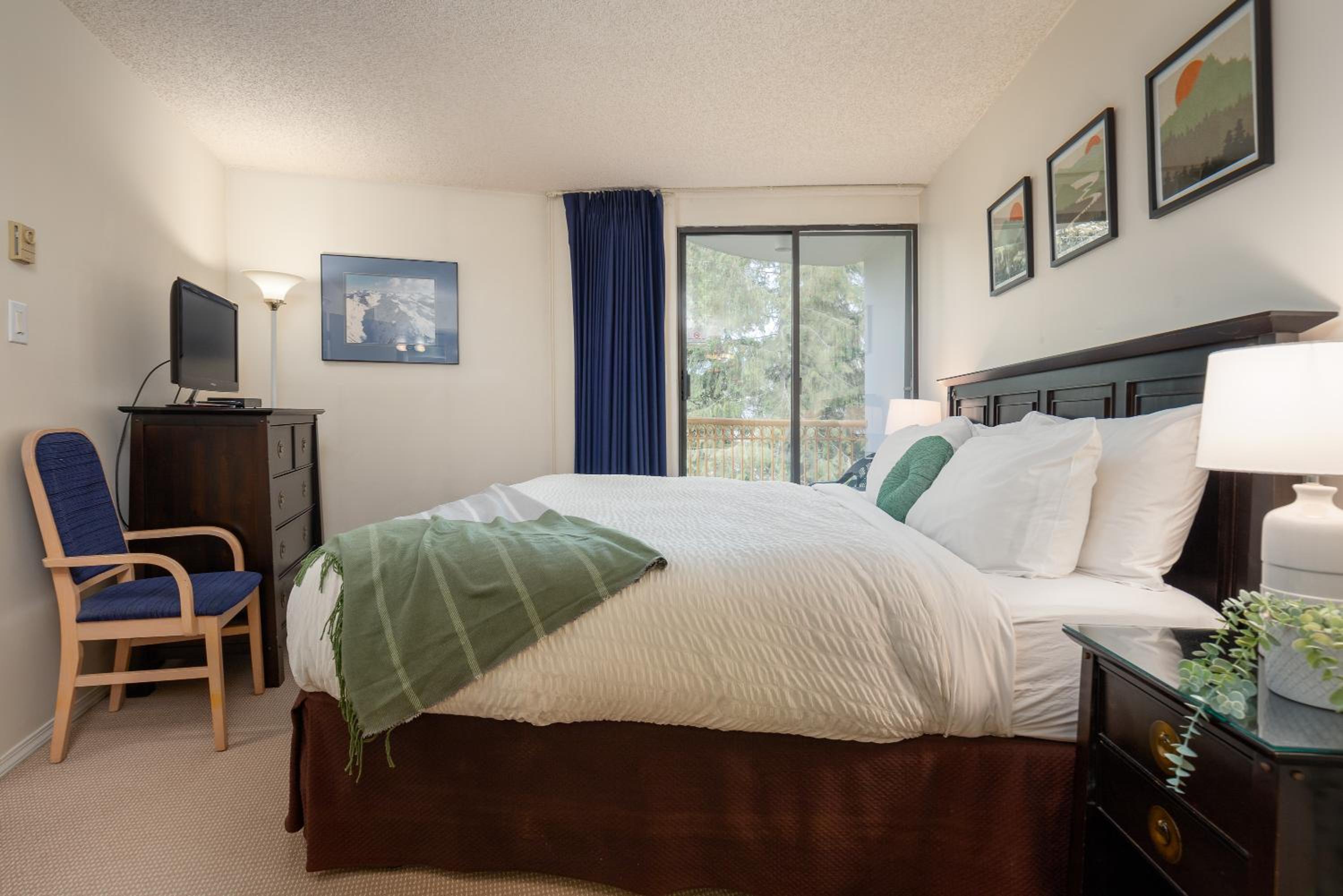 1BR in Marquise, Close to Ski Hill, Pool, Sauna, Hot Tub, Fitness Suite, Fireplace