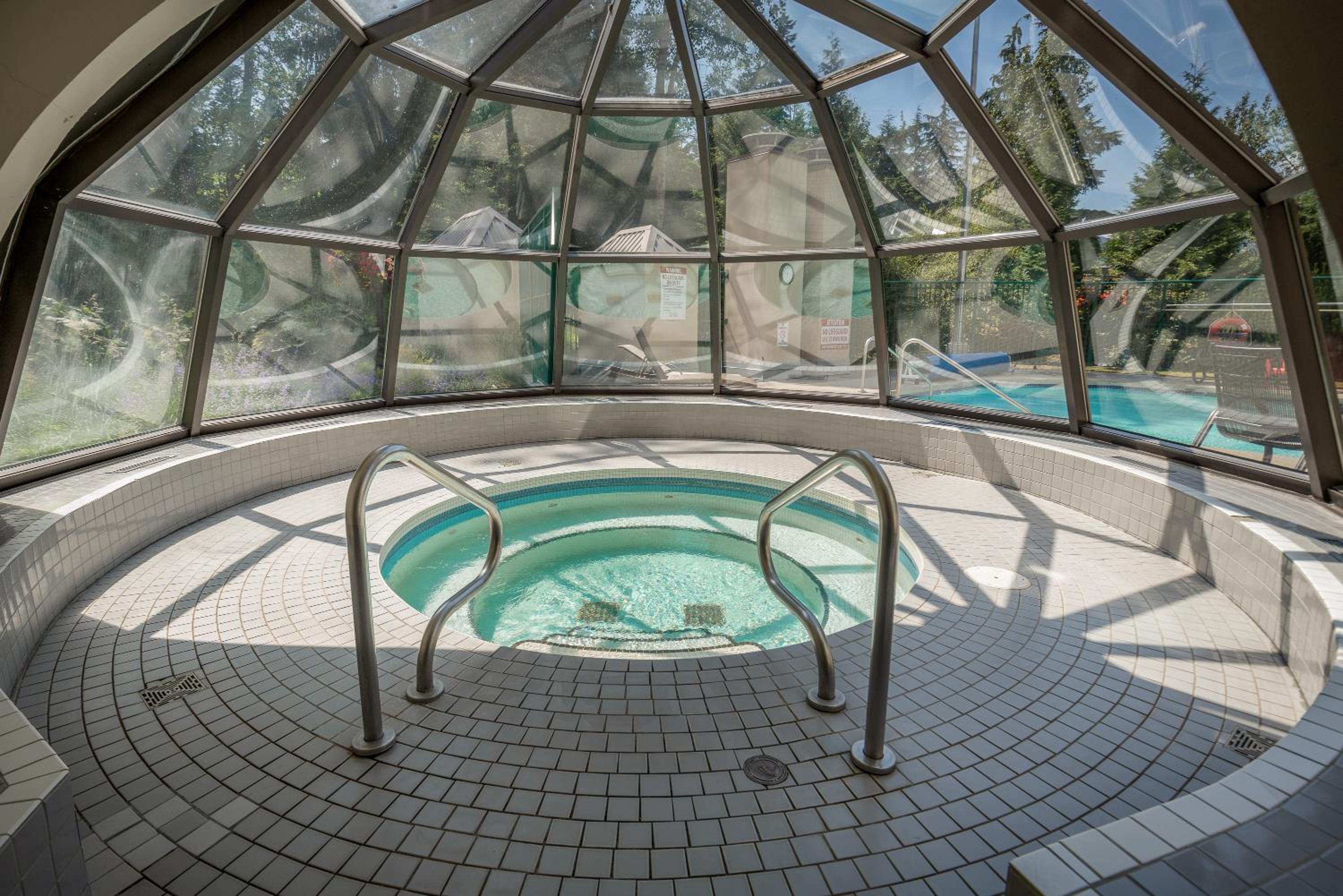 1BR in Marquise, Close to Ski Hill, Pool, Sauna, Hot Tub, Fitness Suite, Fireplace