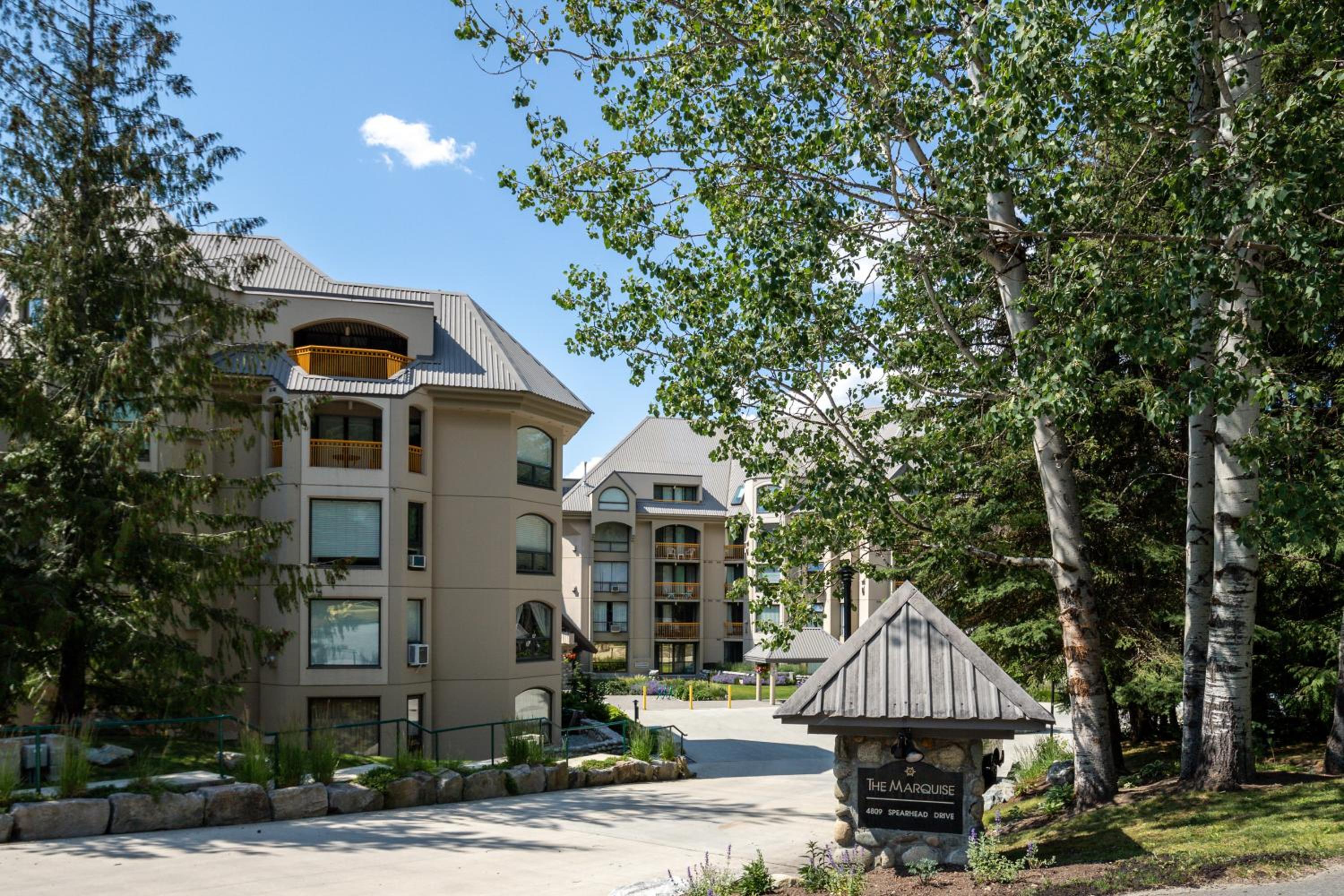 1BR in Marquise, Close to Ski Hill, Pool, Sauna, Hot Tub, Fitness Suite, Fireplace