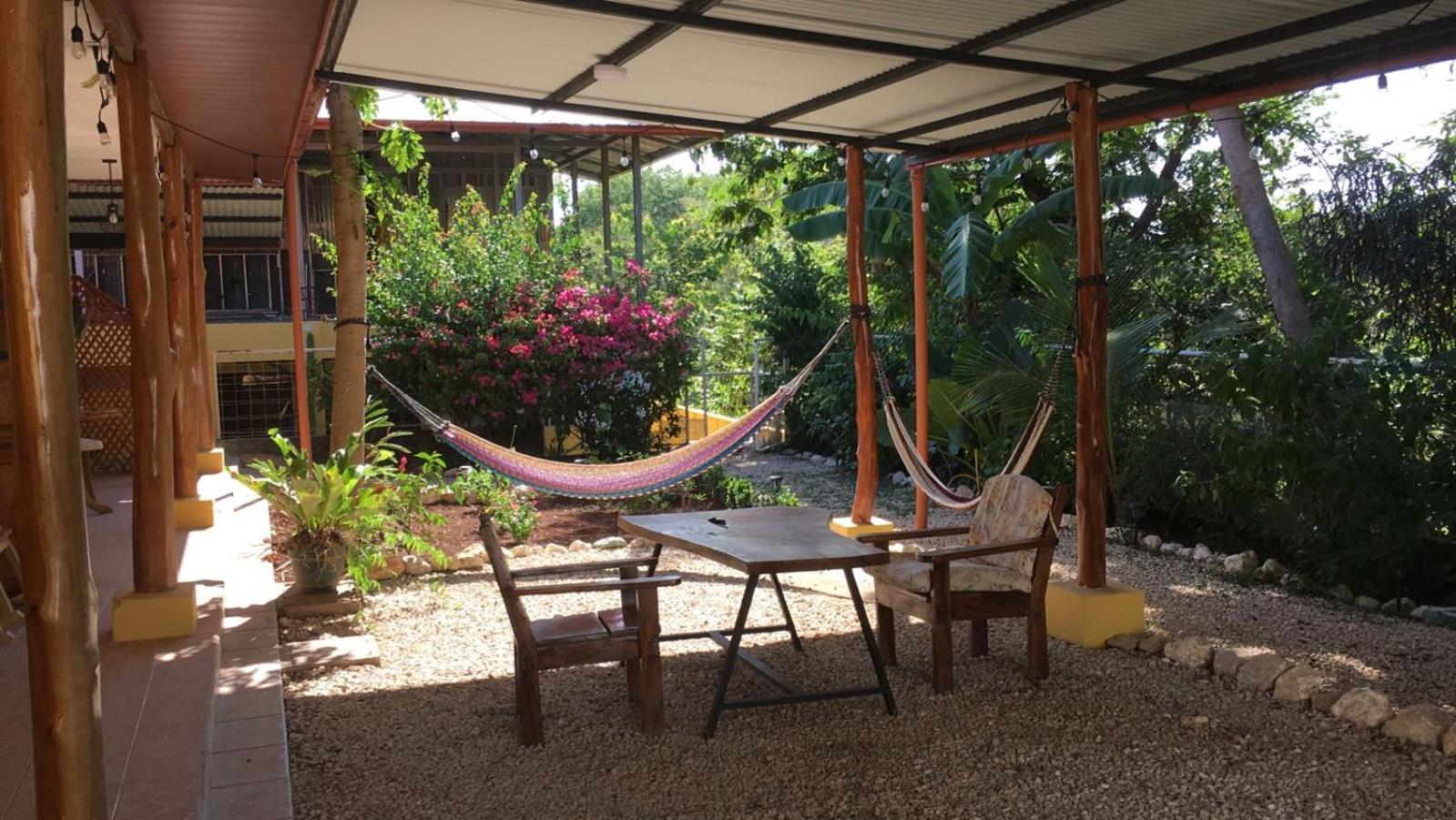 Casa Flores Carrillo - Monkey Cabena