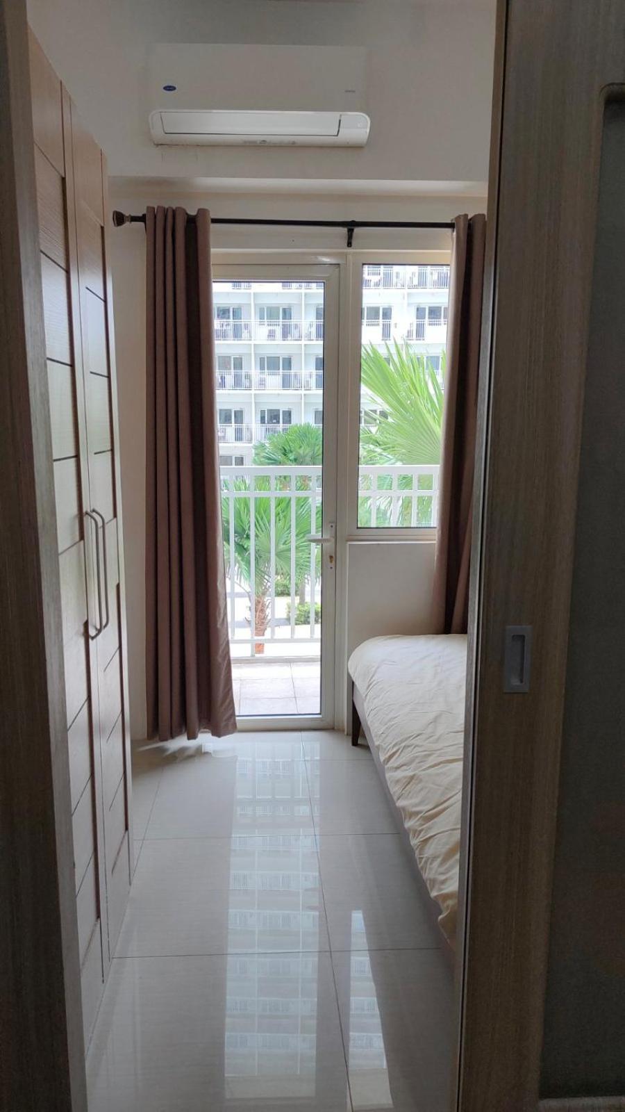 SHORE Residences C2 Tower with balcony