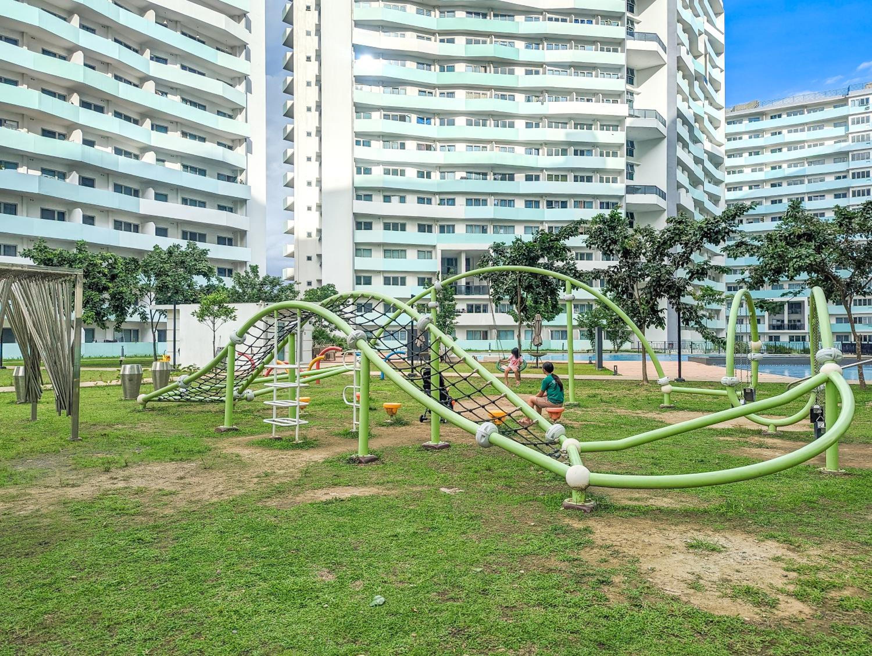 Bright & Cozy Studio Condo in Commonwealth, UP Diliman view 3