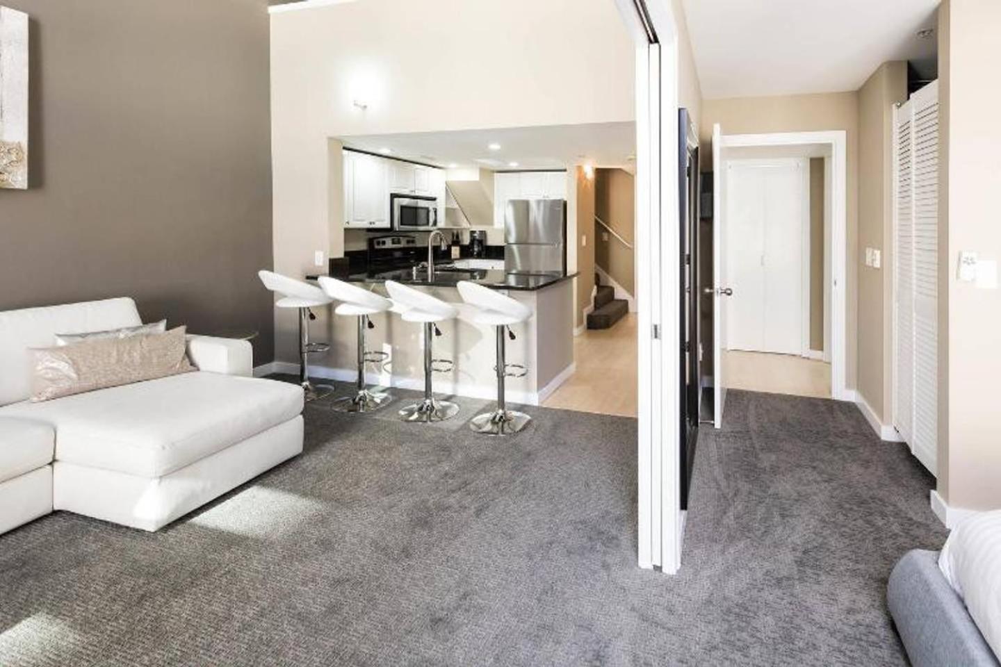Space Needle Downtown Modern Top Story Penthouse 4