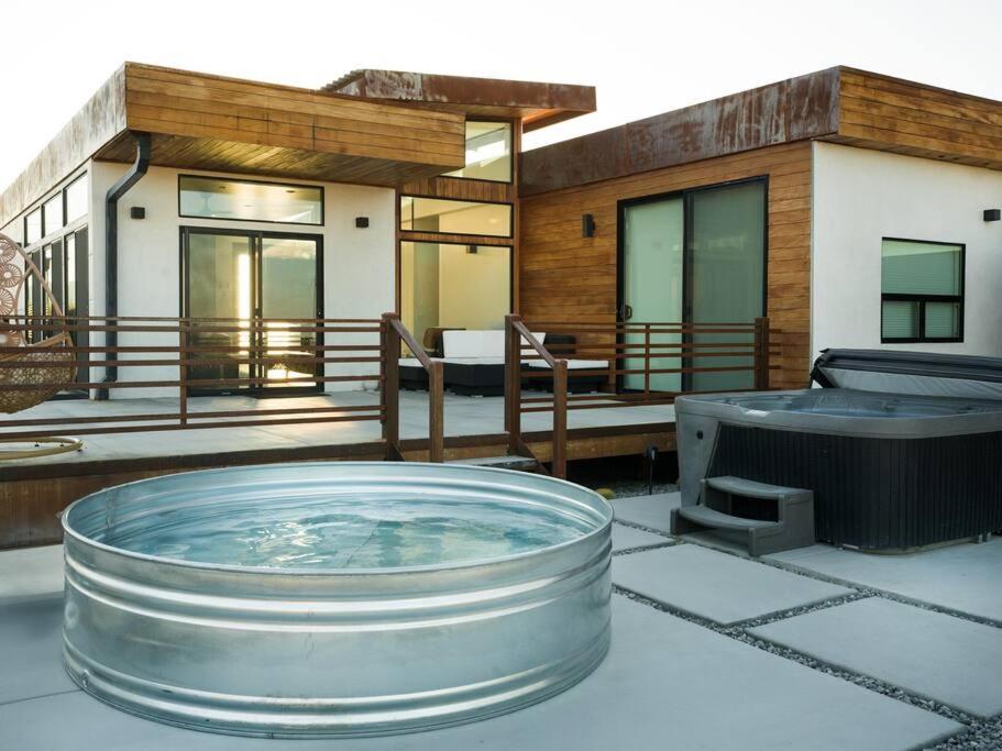 Panoramic Heaven - Luxury Designer Property w Spa view 2