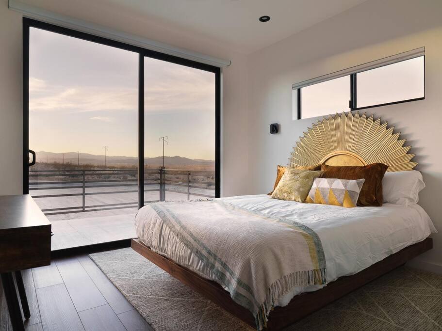 Panoramic Heaven - Luxury Designer Property w Spa view 5