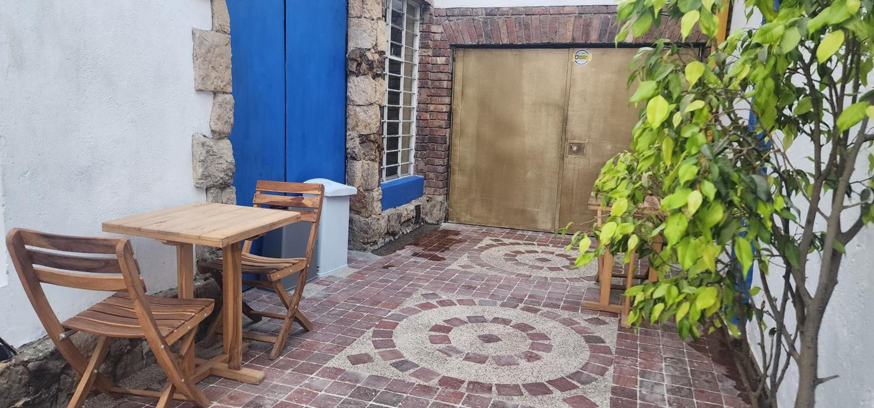 Portelli Hostal Zona G
