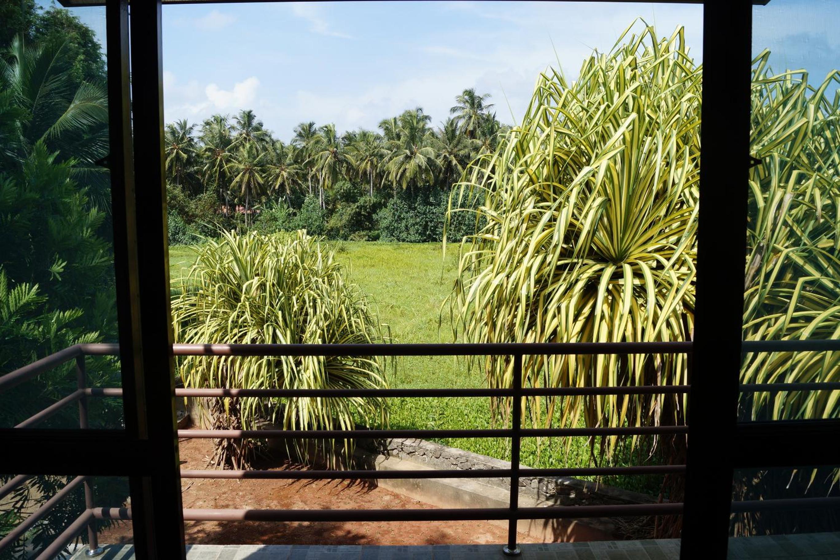 Sri Beach Bungalows And Villa