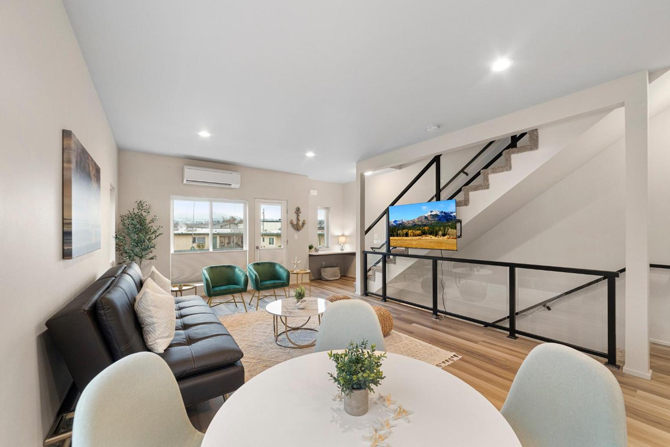 Brand New Fully Updated Condo 906 in Anacortes view 5