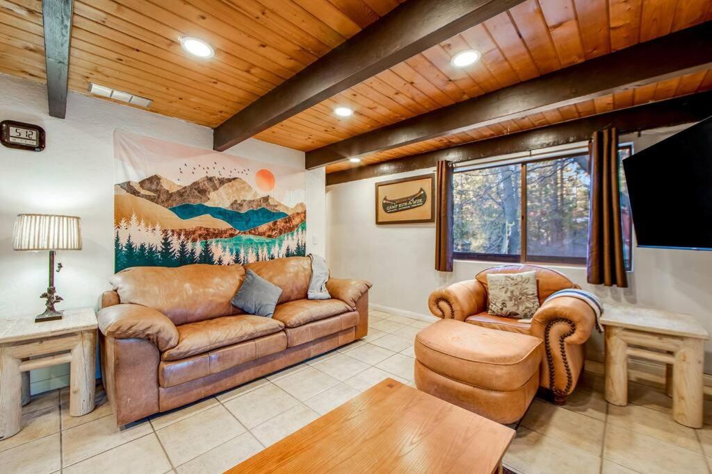 Mountain & Ski Slope View Cabin 3bd/3bth Sleeps 10 view 2