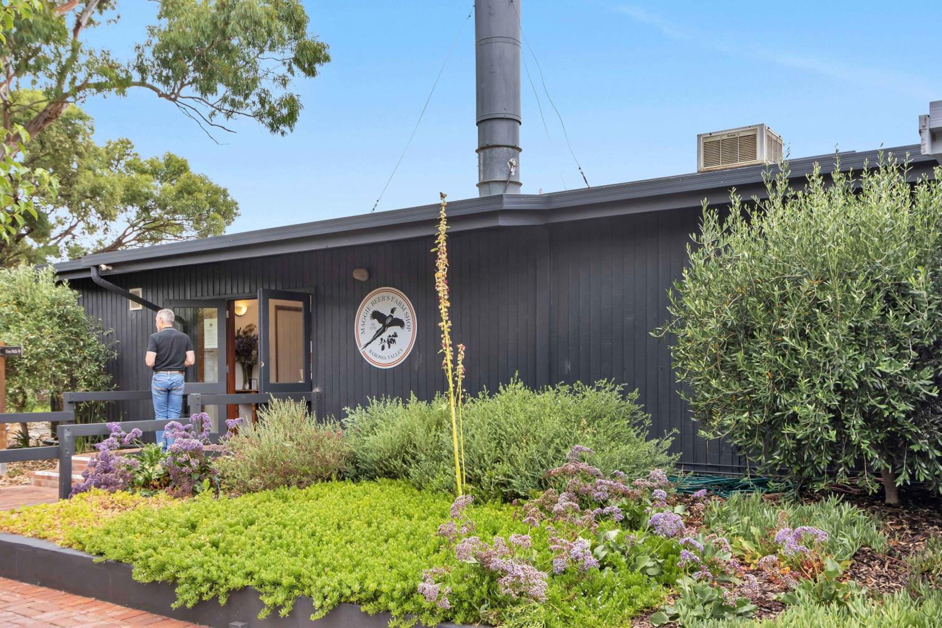 Mid Century 4 Bedroom Getaway in Barossa Vineyard