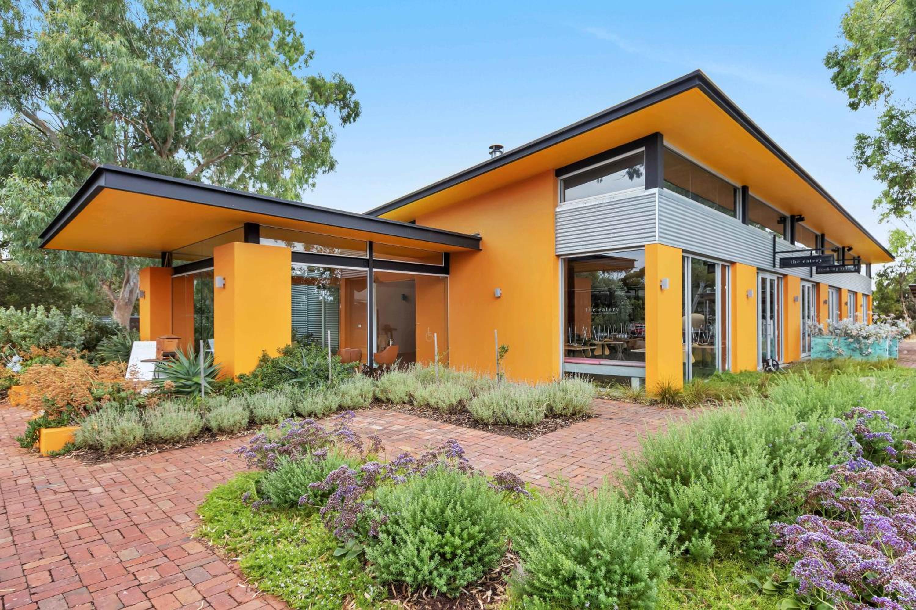 Mid Century 4 Bedroom Getaway in Barossa Vineyard