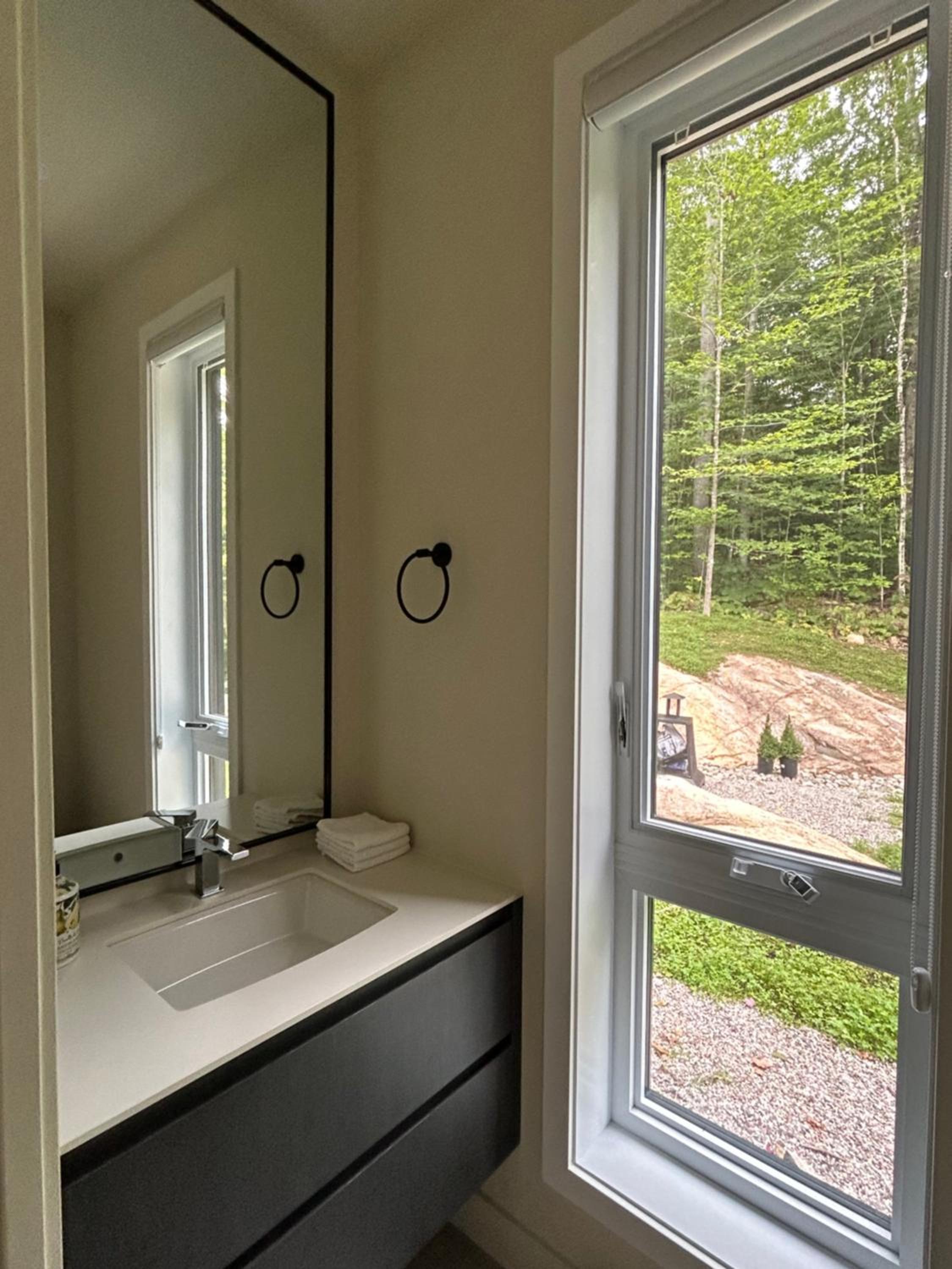 Luxury Mountain Retreat with Spa Near Mont Tremblant