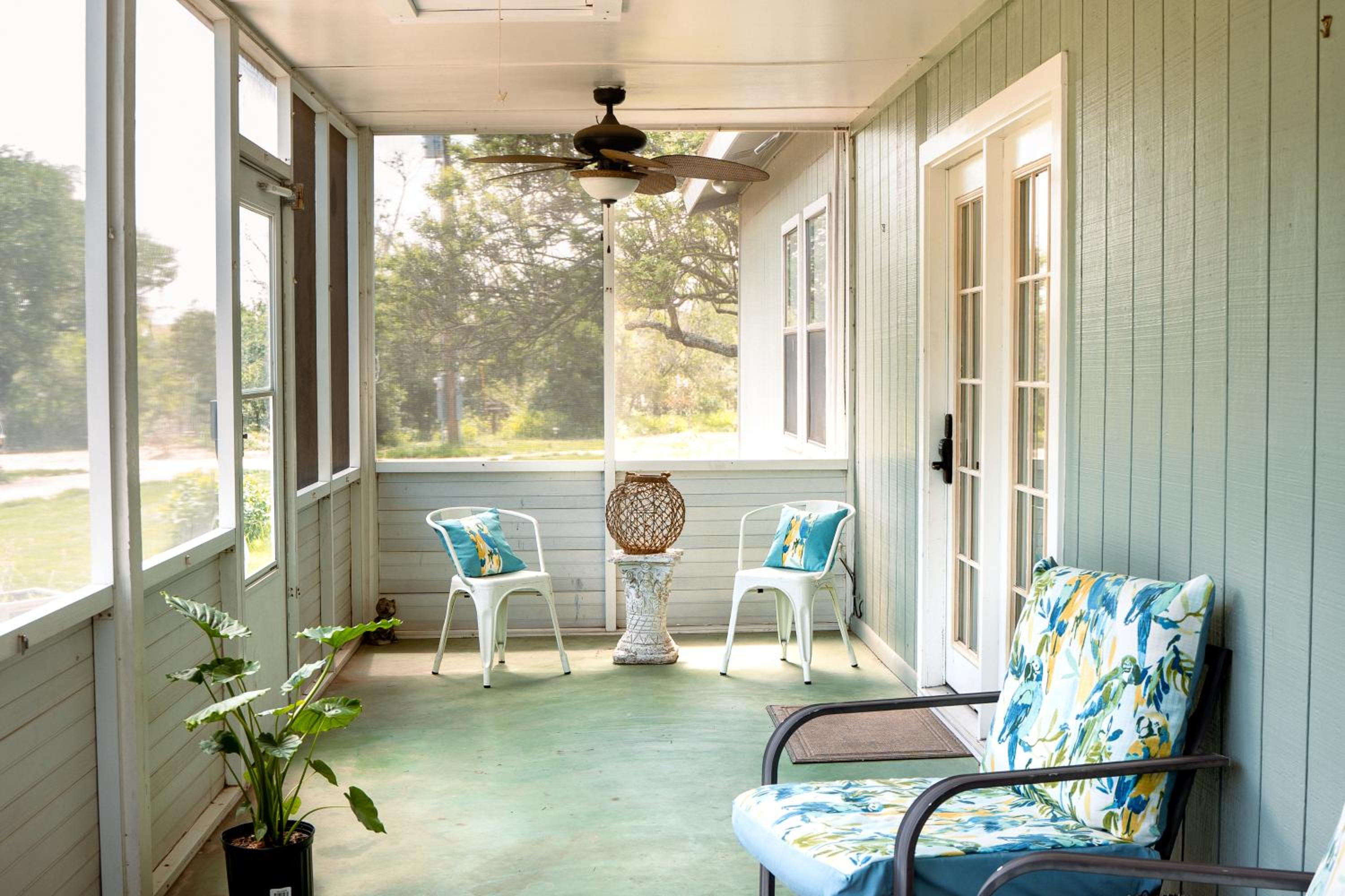 Hadley's House - A Country 3 Bdrm with Screened-In Porch view 2