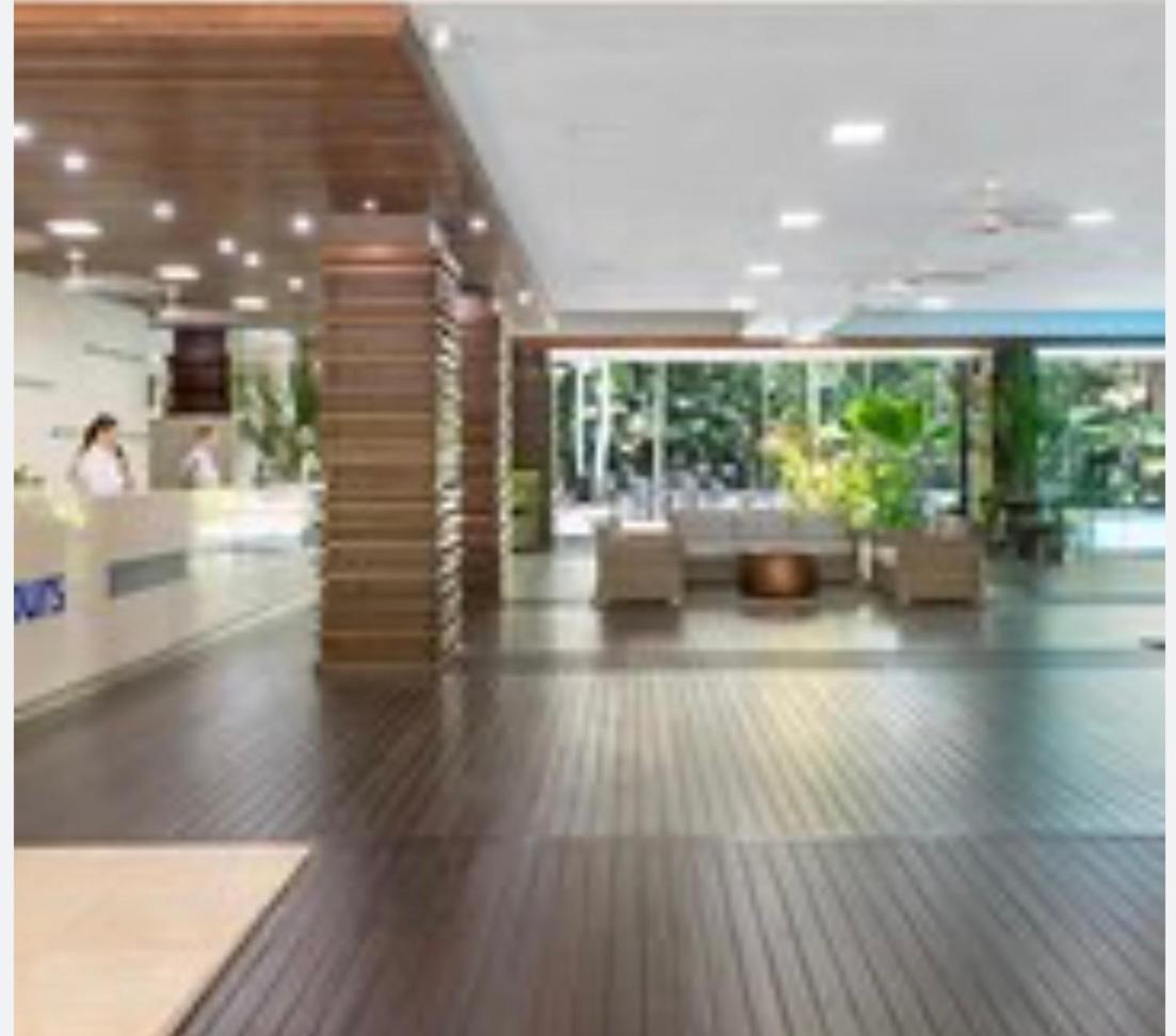 Luxury 2 Bed Palm Cove Unit, Pool & Partial Ocean View from 2nd Floor
