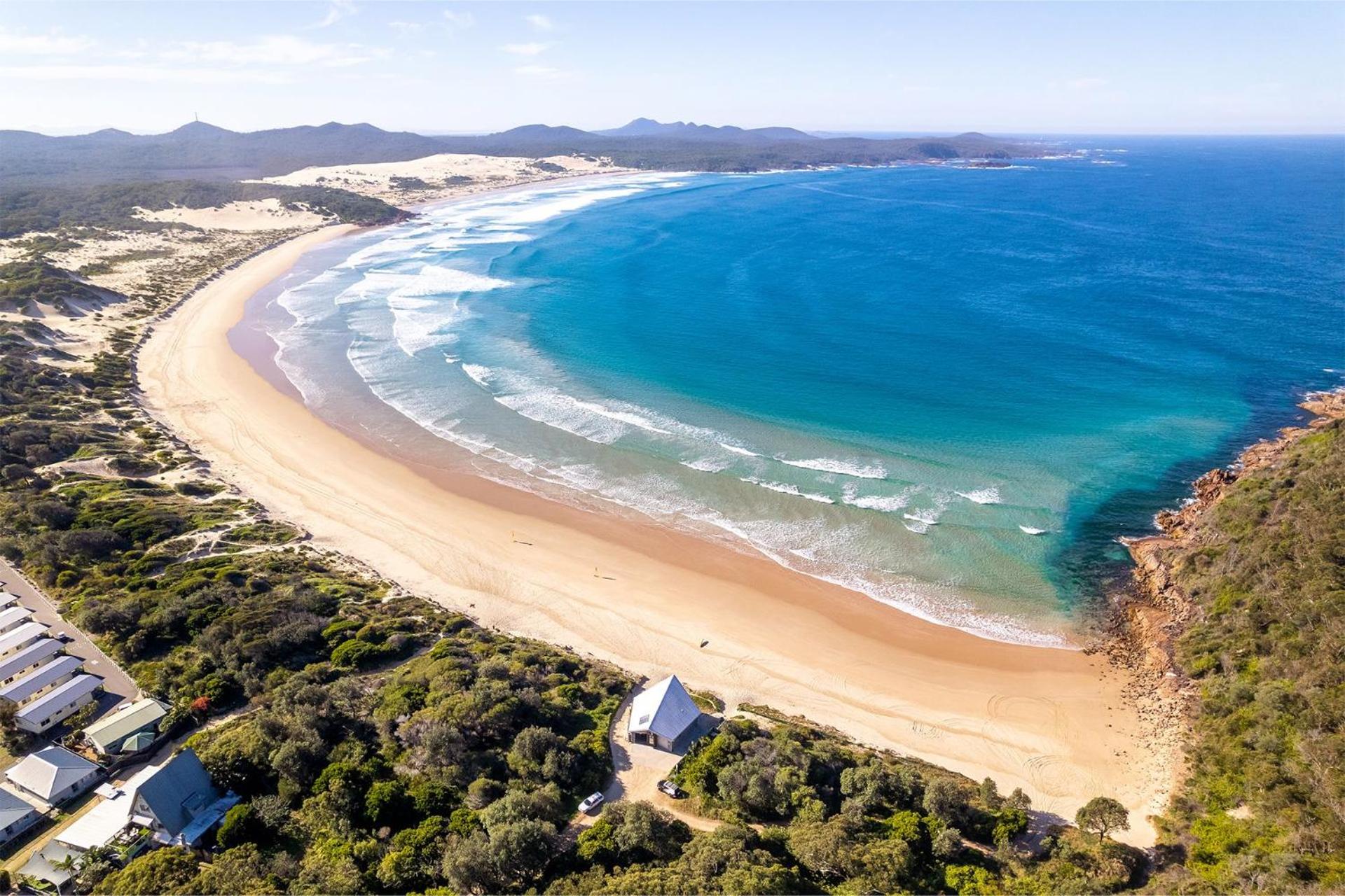 Beach House 7, Air Conditioned, Wi-Fi, Foxtel, Linen, Communal Pool and Spa