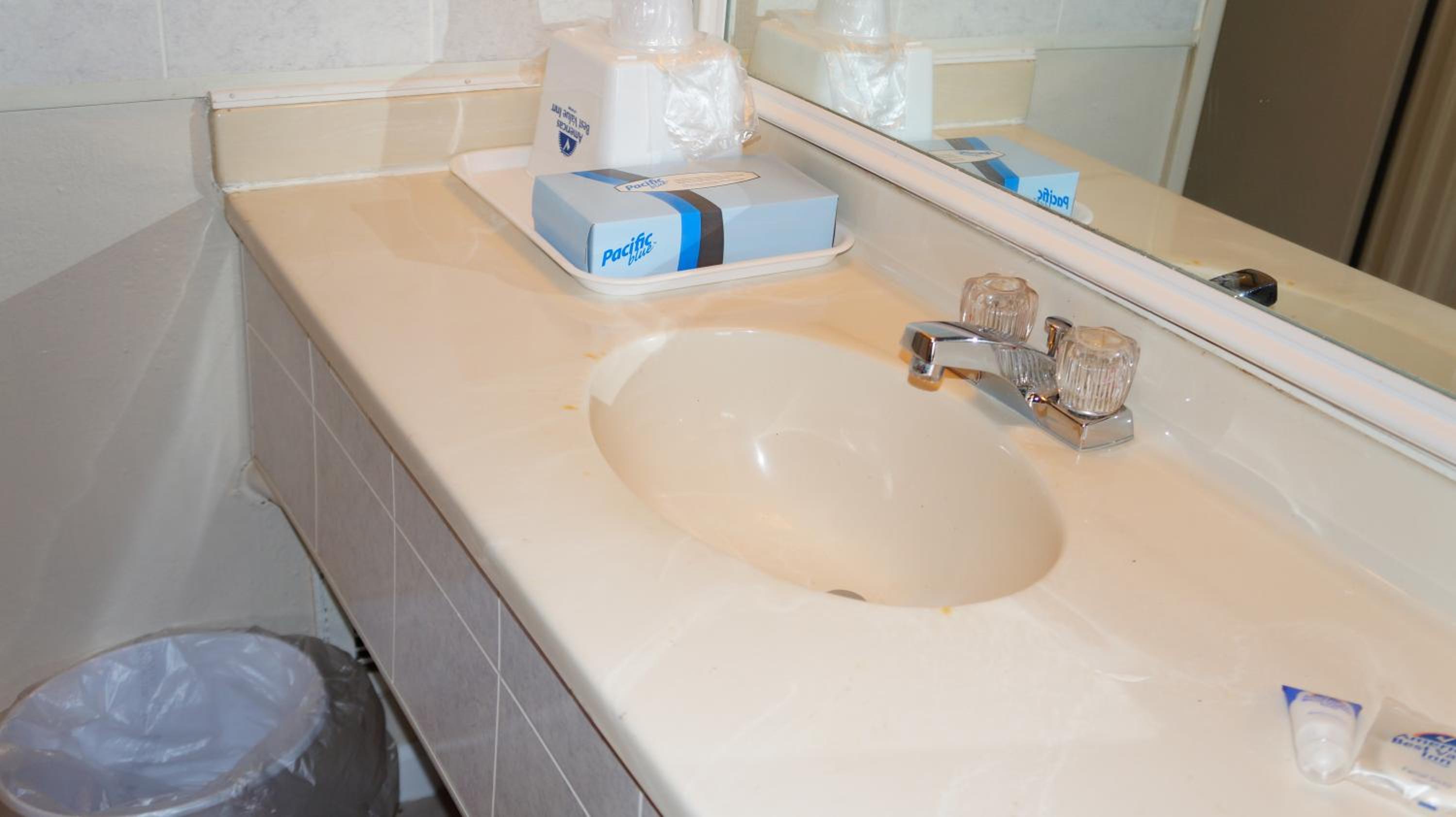 Americas Best Value Inn Suites Kansas City - Property Image 3