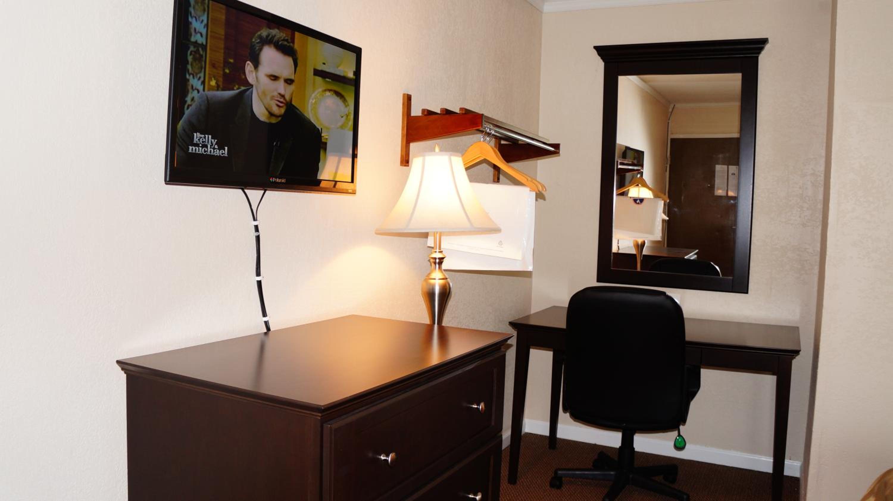 Americas Best Value Inn Suites Kansas City - Property Image 5