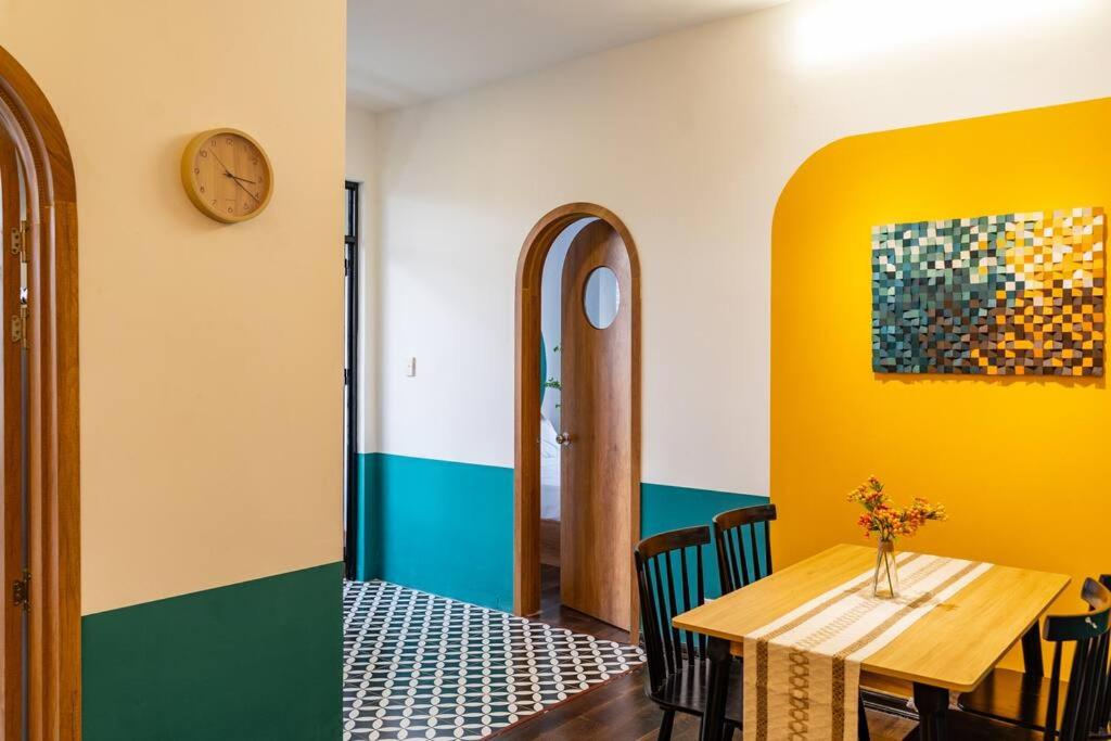 Spacious 2BR apt w/ lift 4' walk to HoanKiem Lake