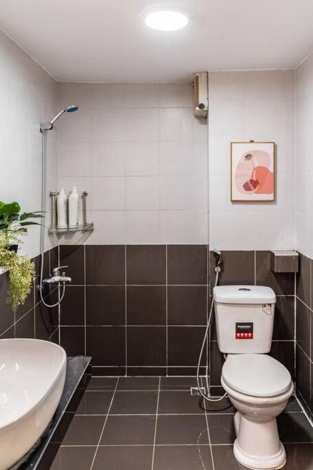 Spacious 2BR apt w/ lift 4' walk to HoanKiem Lake