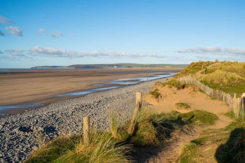 3 Bed dog friendly beach retreat in Westward Ho view 2