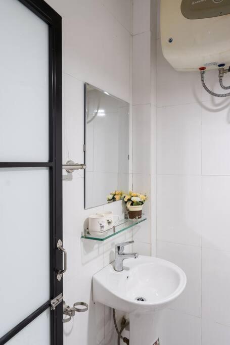 2 bedrooms - street view -5 mins to Old Quarter