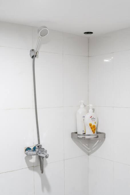 2 bedrooms - street view -5 mins to Old Quarter