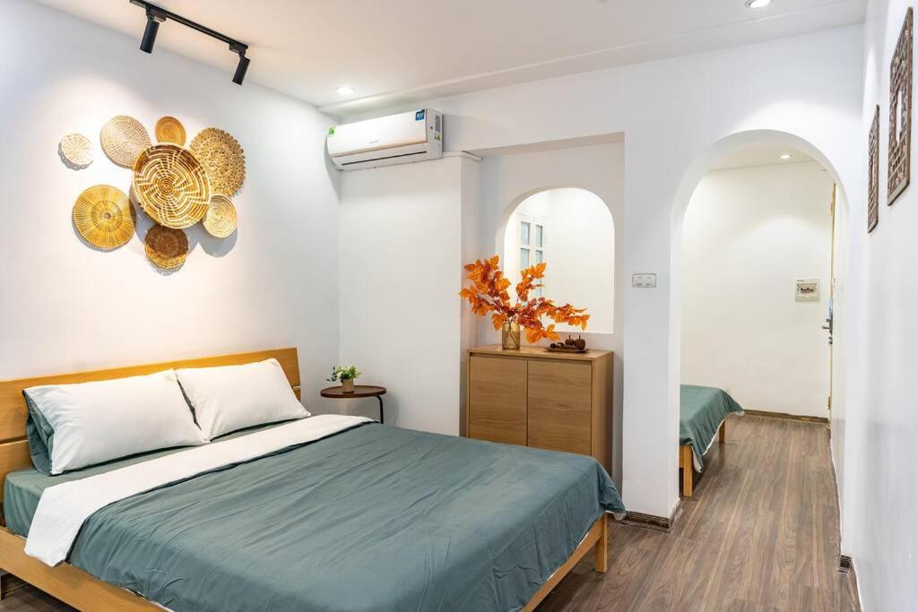 2 bedrooms - street view -5 mins to Old Quarter