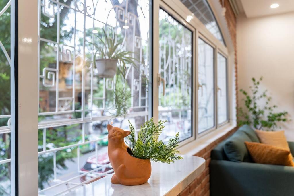 2 bedrooms - street view -5 mins to Old Quarter