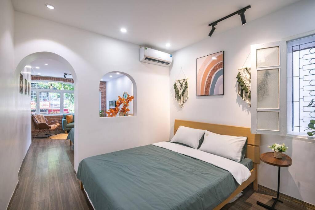 2 bedrooms - street view -5 mins to Old Quarter